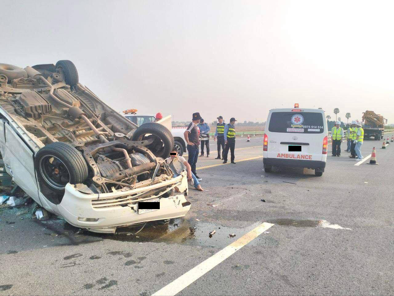 រូបភាពរថយន្តរបស់ជនរងគ្រោះបន្ទាប់ពីបានក្រឡាប់លើផ្លូវល្បឿនលឿន កាលពីថ្ងៃទី៧ ខែកុម្ភៈ ឆ្នាំ២០២៤។ ប្រភព៖ FB