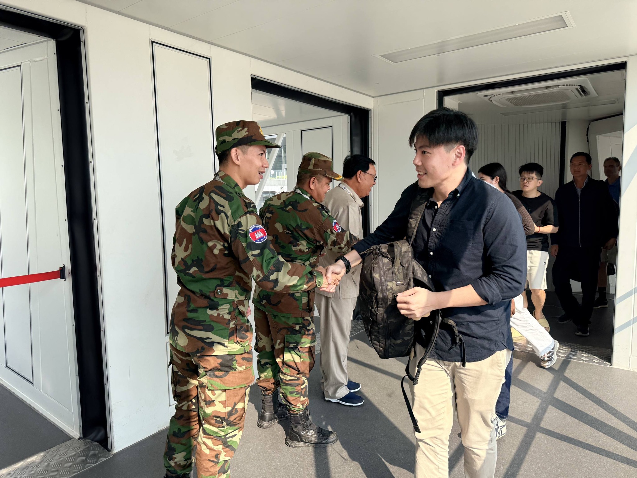 ទាហានបន្តវេនសិង្ហបុរីមកដល់កម្ពុជា។