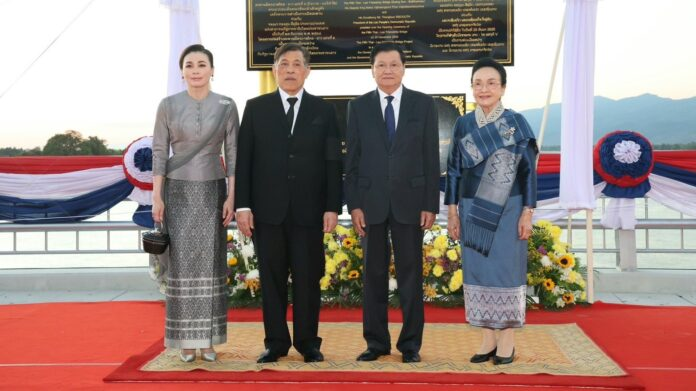 ព្រះមហាក្សត្រថៃ និងប្រមុខរដ្ឋឡាវ