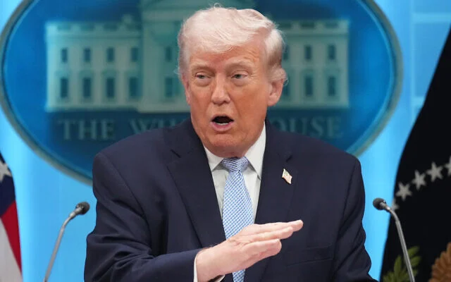 លោក ដូណាល់ ត្រាំ