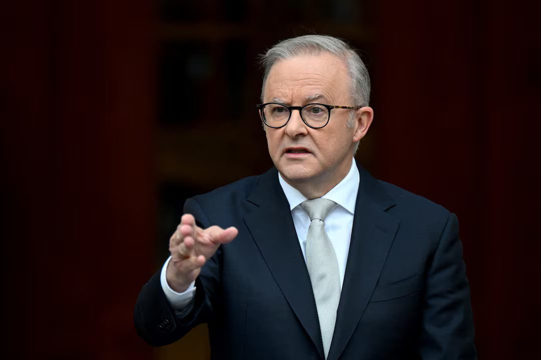  លោក អាន​ថូ​នី អាល់​បា​ណេ​ស