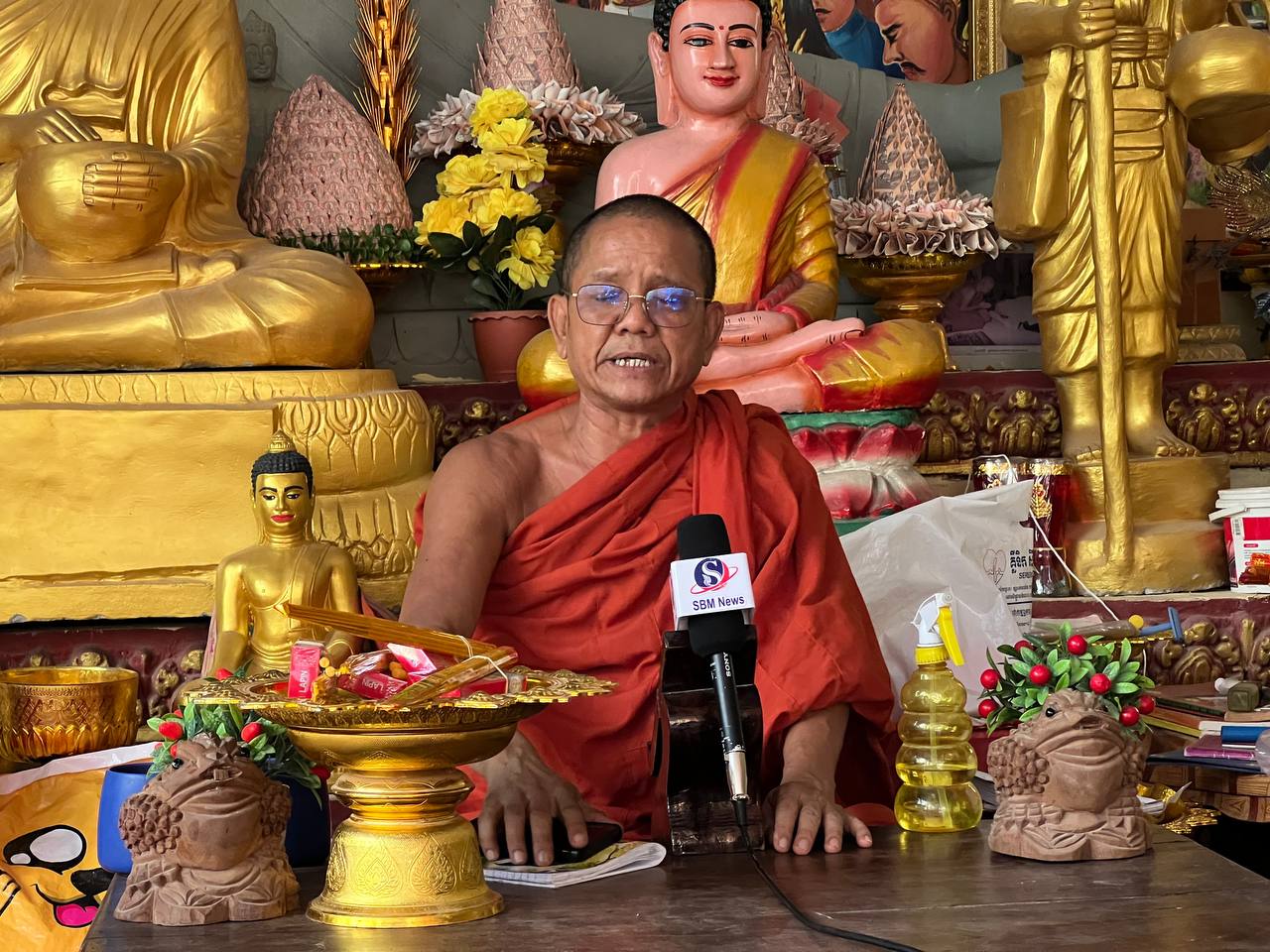 ព្រះតេជព្រះគុណ រស់ សុមាលី&nbsp;ព្រះចៅអធិការវត្តមហាគិរីប្រាសាទភ្នំធំ&nbsp;&nbsp;