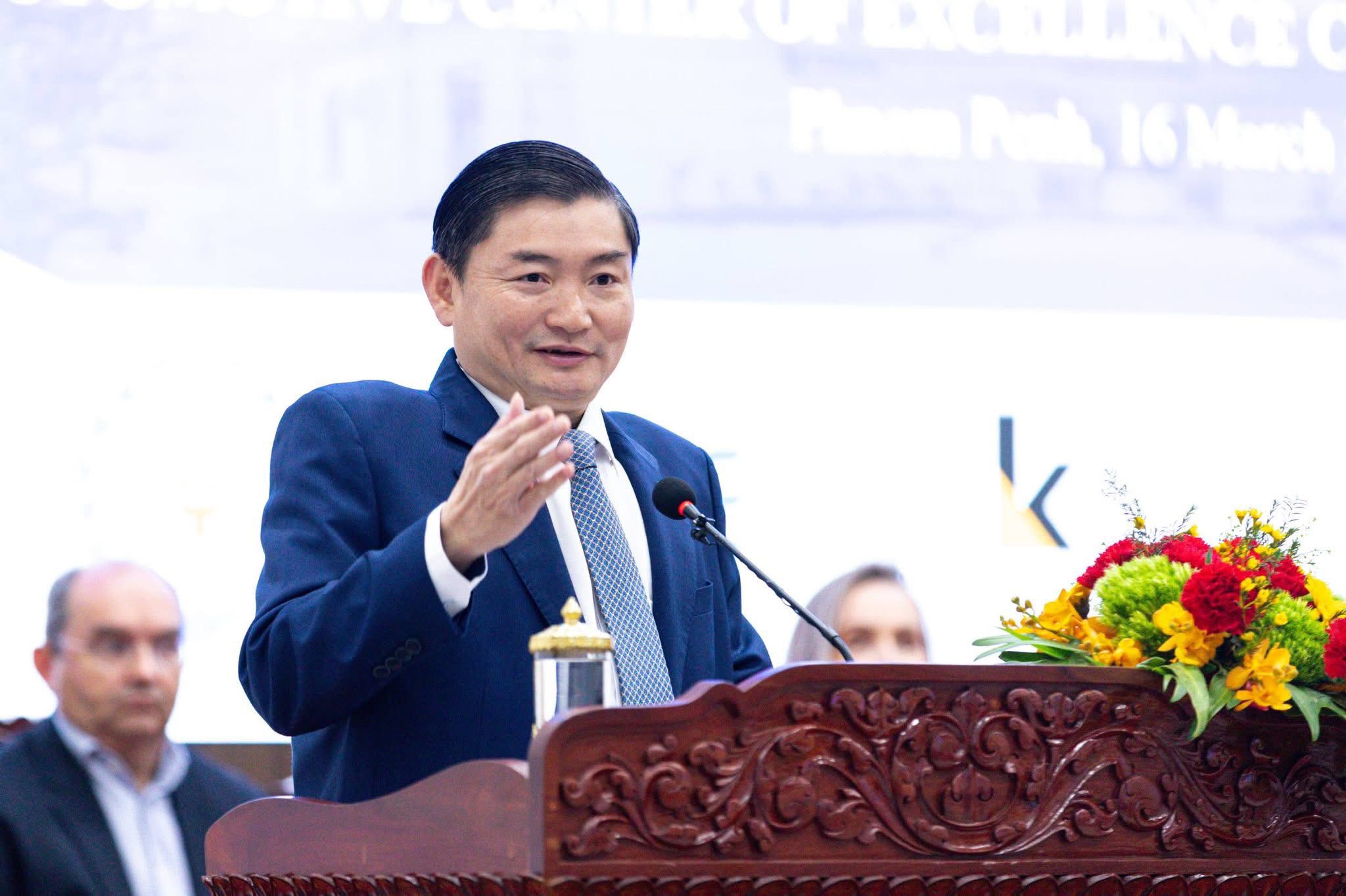 លោក ហេង សួរ&nbsp; រដ្ឋមន្ត្រីក្រសួងការងារ&nbsp;