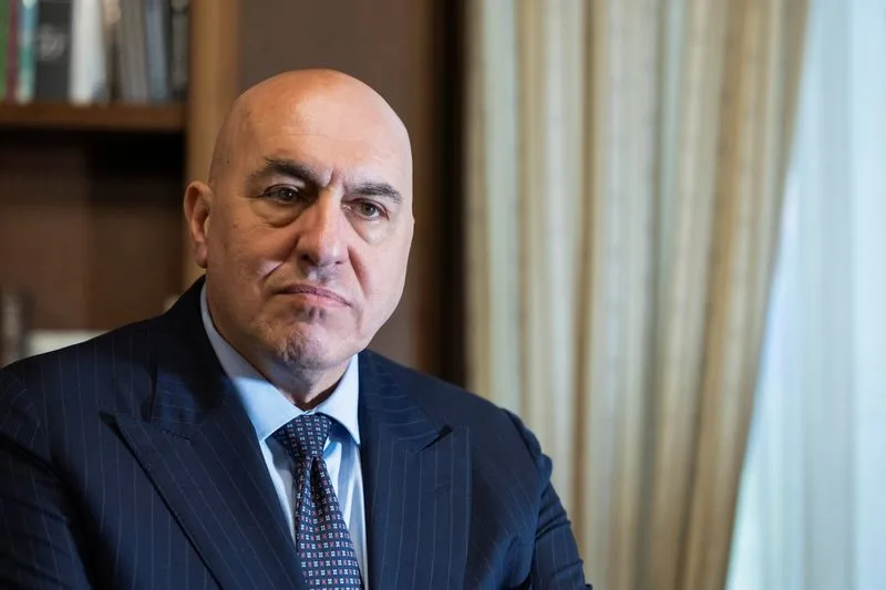 លោក ដេហ្វាណូ ភីហ្សូតទី