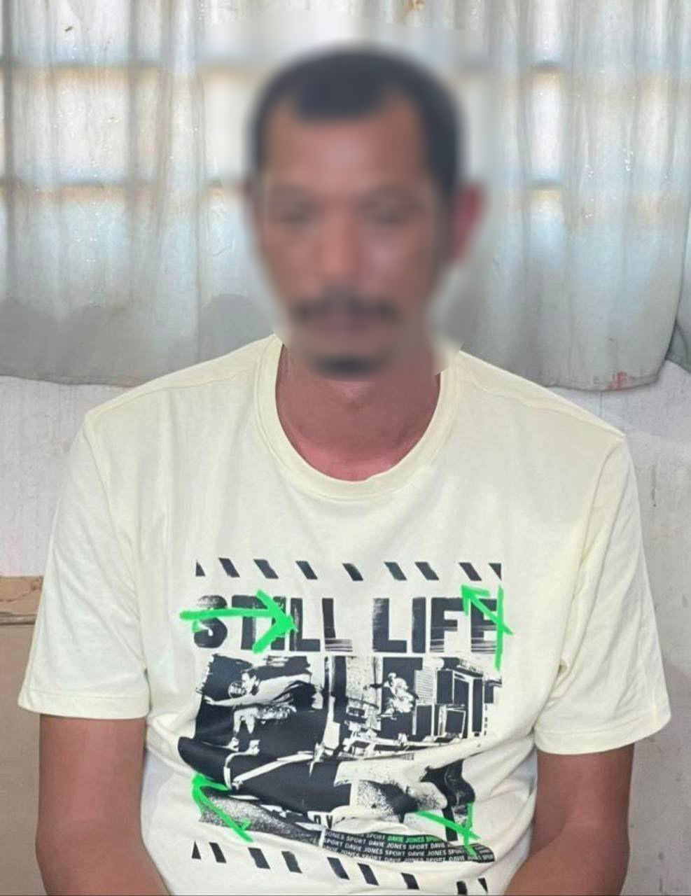 ជនជាតិថៃ ដែលជាប់សង្ស័យថាជាឃាតកបាញ់សម្លាប់លោក លិម គិមយ៉ា ពេលត្រូវប៉ូលិសខេត្តបាត់ដំបងចាប់បាន។&nbsp;