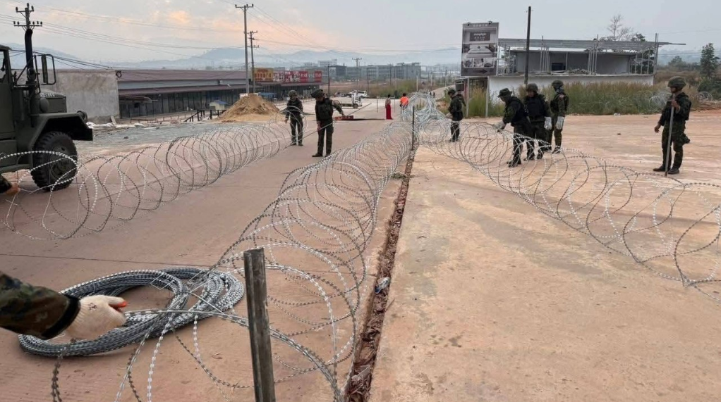 The Thai army installed barbed wire in Cambodian territory along the border.&nbsp;