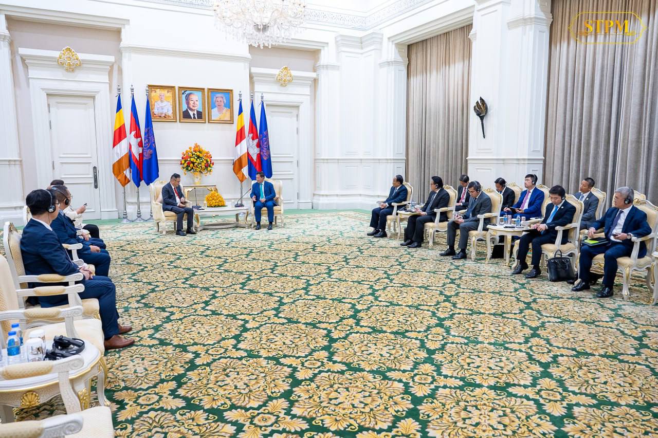 លោក Zhu Yujiang ក្នុងជំនួបជាមួយ សម្តេចធិបតី ហ៊ុន ម៉ាណែត នាយករដ្ឋមន្ត្រីនៃកម្ពុជា។