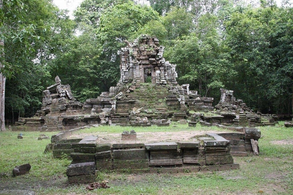 ប្រាសាទតុបខាងលិច មុនពេលជួសជុល
