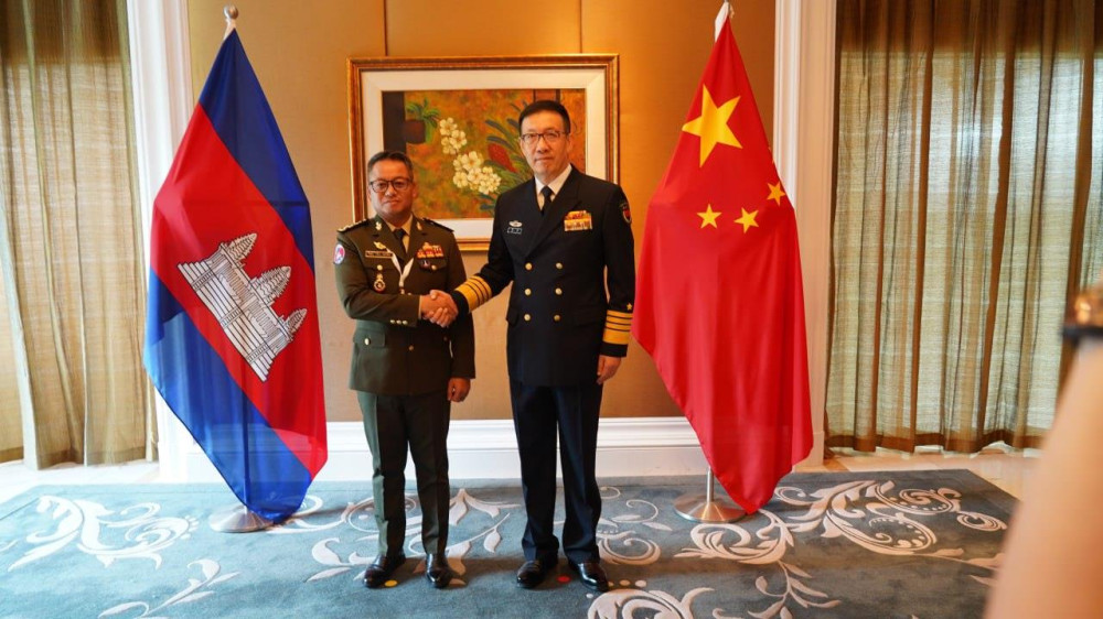 លោកឧបនាយករដ្ឋមន្ត្រី ទៀ សីហា&nbsp;រដ្ឋមន្ត្រីការពារជាតិកម្ពុជា&nbsp; និងលោក តុង ជុន&nbsp;រដ្ឋមន្ត្រីការពារចិន&nbsp;&nbsp;