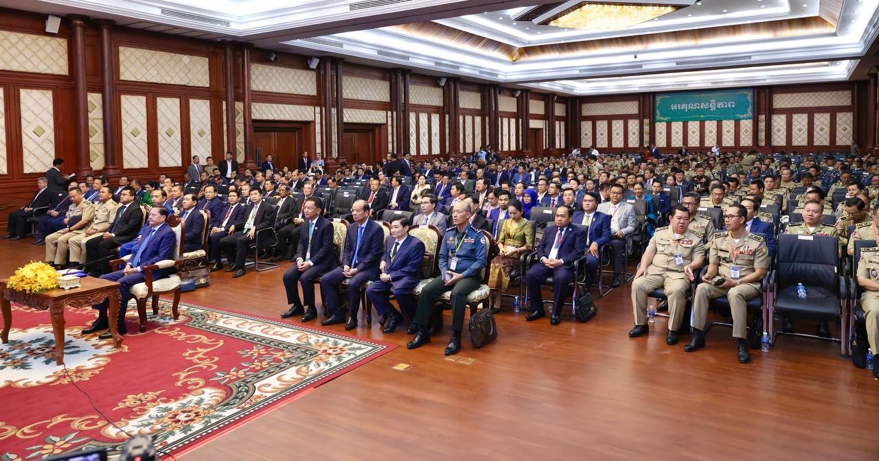 រដ្ឋមន្រ្តី និងមន្រ្តីរាជការពីបណ្តាក្រសួងស្ថាប័ននានា រួមទាំងថ្នាក់ដឹកនាំកងកម្លាំងប្រដាប់អាវុធ ចូលរួមសន្និបាតរបស់អាជ្ញាធរជាតិប្រយុទ្ធប្រឆាំងគ្រឿងញៀន។&nbsp;