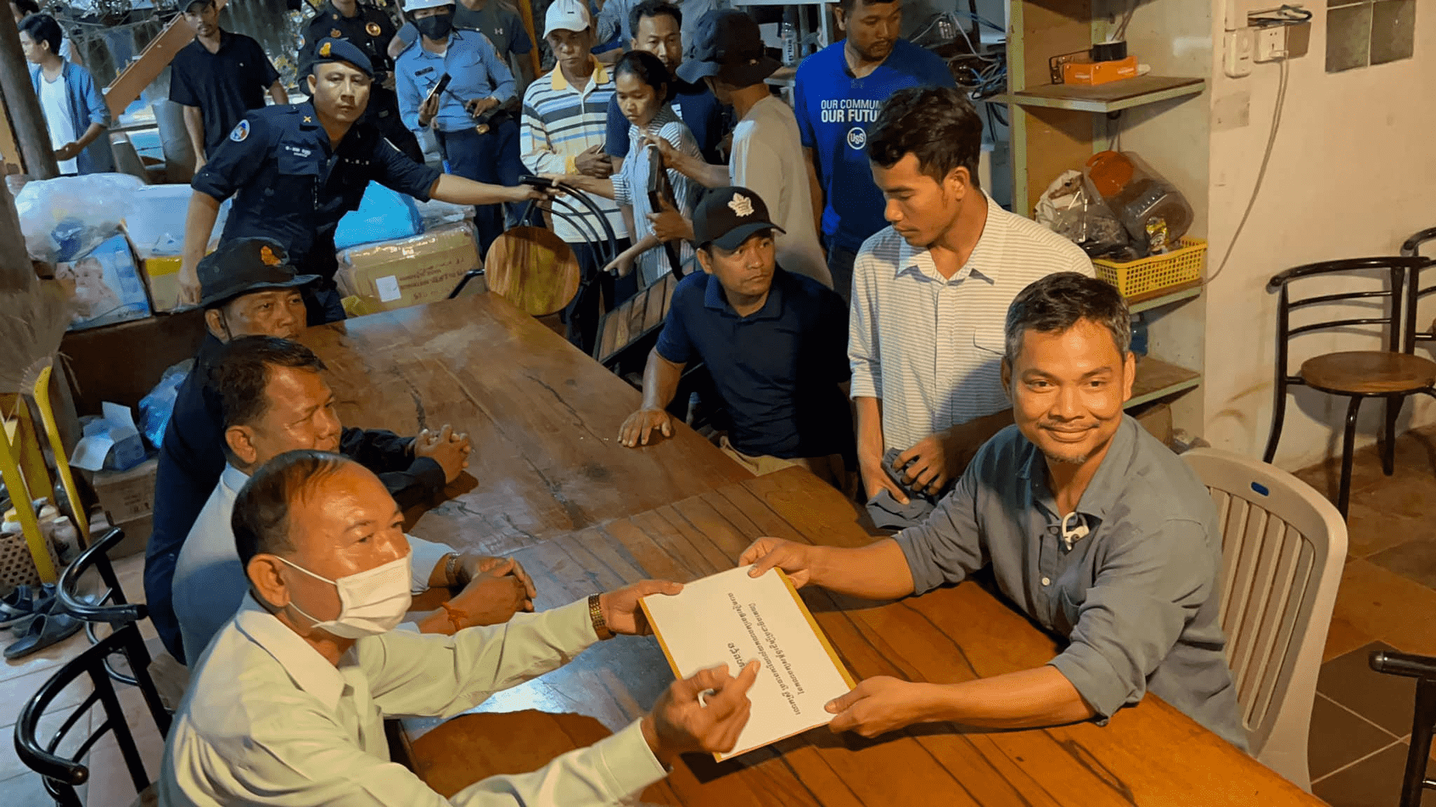 ជំនួបលោកមេឃុំត្បែង ហ៊ាប ថា ជាមួយសកម្មជនLDP លើការមិនយល់ស្របឲ្យមានការជួបជុំ