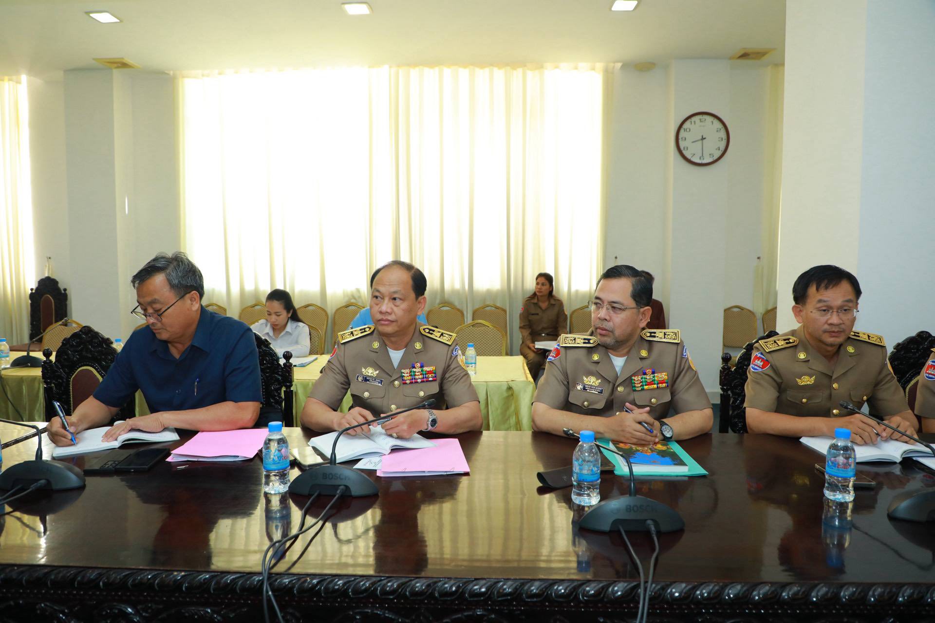 មន្ត្រីពាក់ព័ន្ធក្នុងកិច្ចប្រជុំនៅសាលារាជធានីភ្នំពេញ ព្រឹកថ្ងៃទី៤កក្កដា ឆ្នាំ២០២៥។