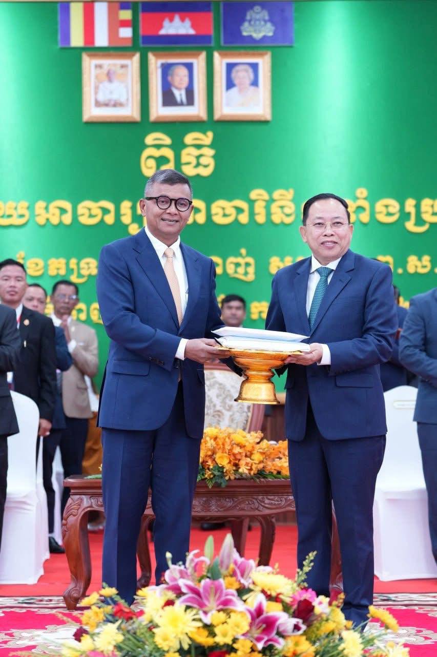 លោកឧបនាយករដ្ឋមន្រ្តី ហង់ជួន ណារ៉ុន និង លោក ចាយ បូរិន រដ្ឋមន្រ្តីក្រសួងធម្មការនិងសាសនា