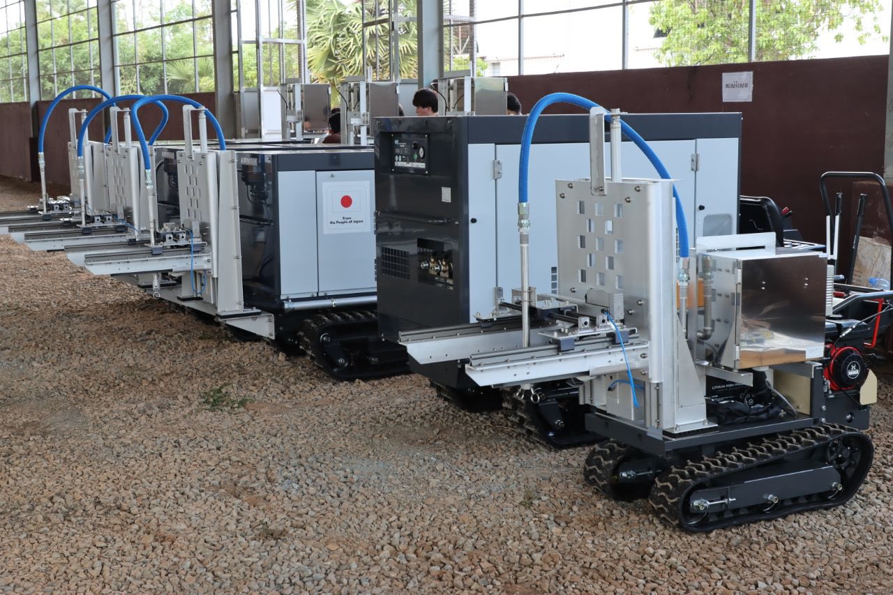 ម៉ាស៊ីនបោសសម្អាតមីនយន្ត (Robot)។ រូបភាព៖ លោក ហេង រតនា  អគ្គនាយកស៊ីម៉ាក់