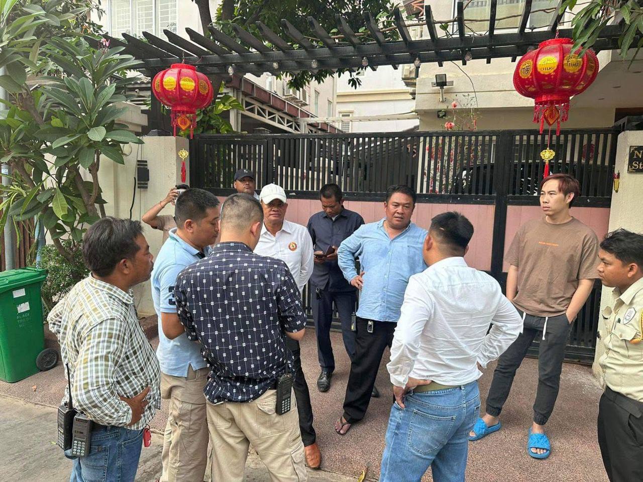 រូបភាព៖ កម្លាំងជំនាញចុះឃាត់ជនសង្ស័យ