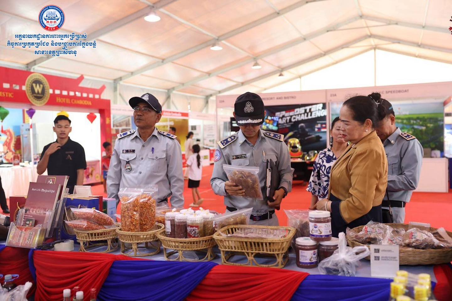 មន្រ្តី ក.ប.ប. ចុះត្រួតពិនិត្យការលក់ដូររបស់អាជីរករ