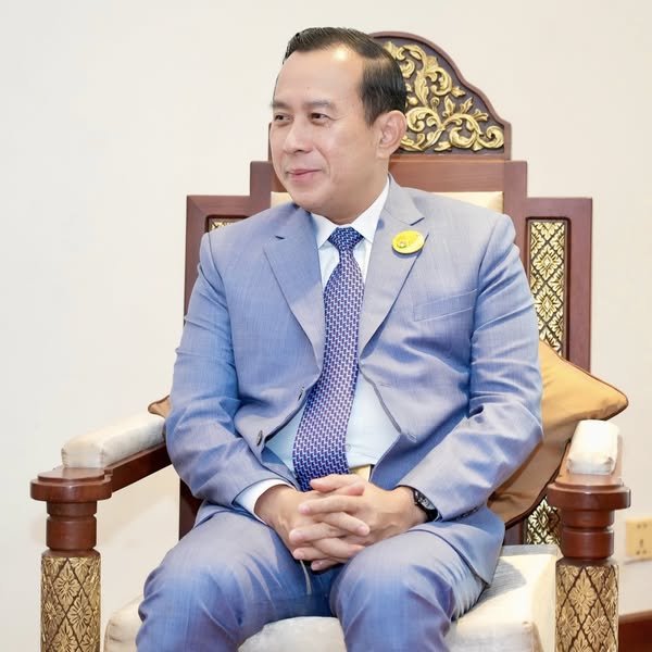 លោក ហួត ហាក់ រដ្ឋមន្ត្រីក្រសួងទេសចរណ៍