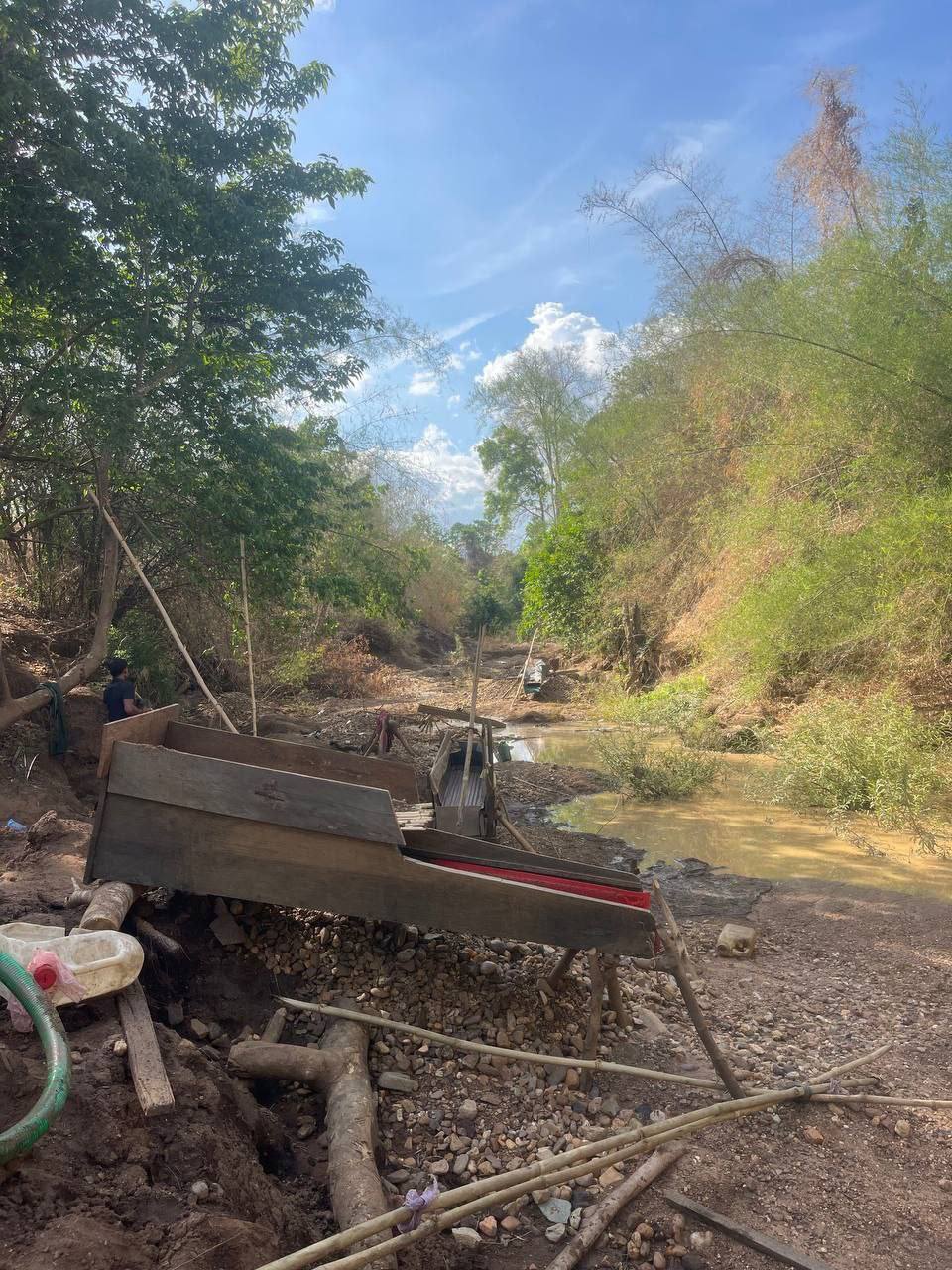 ទីតាំងលួចធ្វើអាជីវកម្មរ៉ែមាសខុសច្បាប់