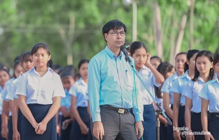 លោកគ្រូ ម៉ម សុធានី នាយកវិទ្យាល័យហ៊ុន សែន សេរីភាពក្រុងតាខ្មៅ&nbsp;