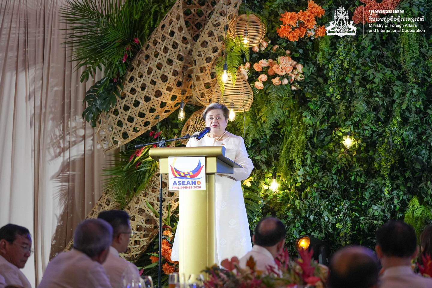 លោកស្រី ម៉ារៀ ថេរេសា ឡាសារ៉ូ