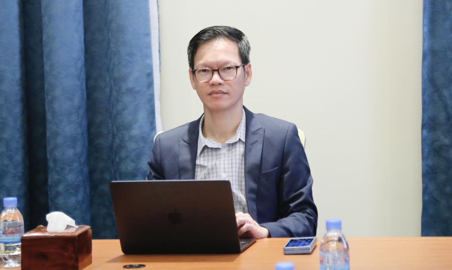 លោក សេង ឌីណា