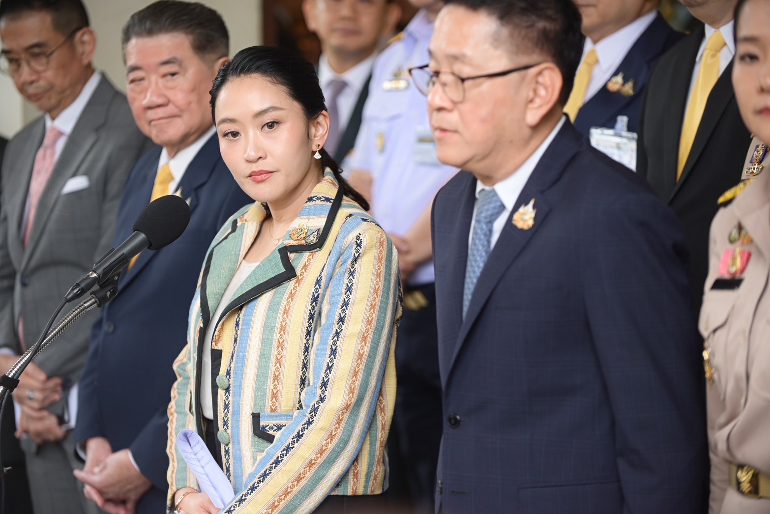 លោកស្រី ផែថងថាន ឈិនៈវ័ត&nbsp;នាយករដ្ឋមន្រ្តីថៃ និងមន្រ្តីជាន់ខ្ពស់រាជរដ្ឋាភិបាលថៃ