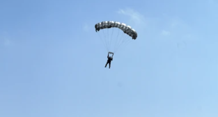 រូបតំណាង៖ កងទ័ពលោតឆត្រយោង