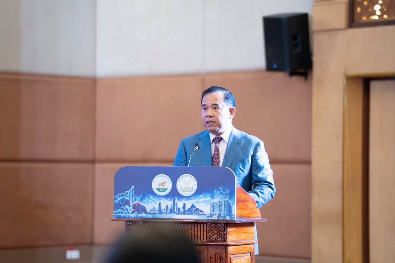 លោកបណ្ឌិត ម៉ី វ៉ាន់&nbsp;រដ្ឋលេខាធិការក្រសួងសេដ្ឋកិច្ច និងហិរញ្ញវត្ថុ និងជាអគ្គលេខាធិការនៃអគ្គលេខាធិការដ្ឋាន អ.ស.ហ.&nbsp;&nbsp;