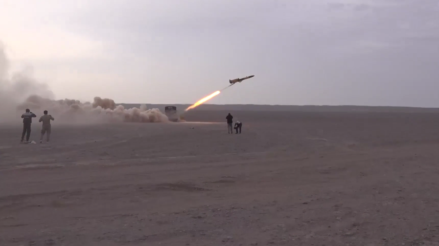 គ្រាប់រ៉ុក្កែត ឬមីស៊ីល ត្រូវបានបាញ់ផ្លោងក្នុងសង្គ្រាមមជ្ឈិមបូព៌ា។