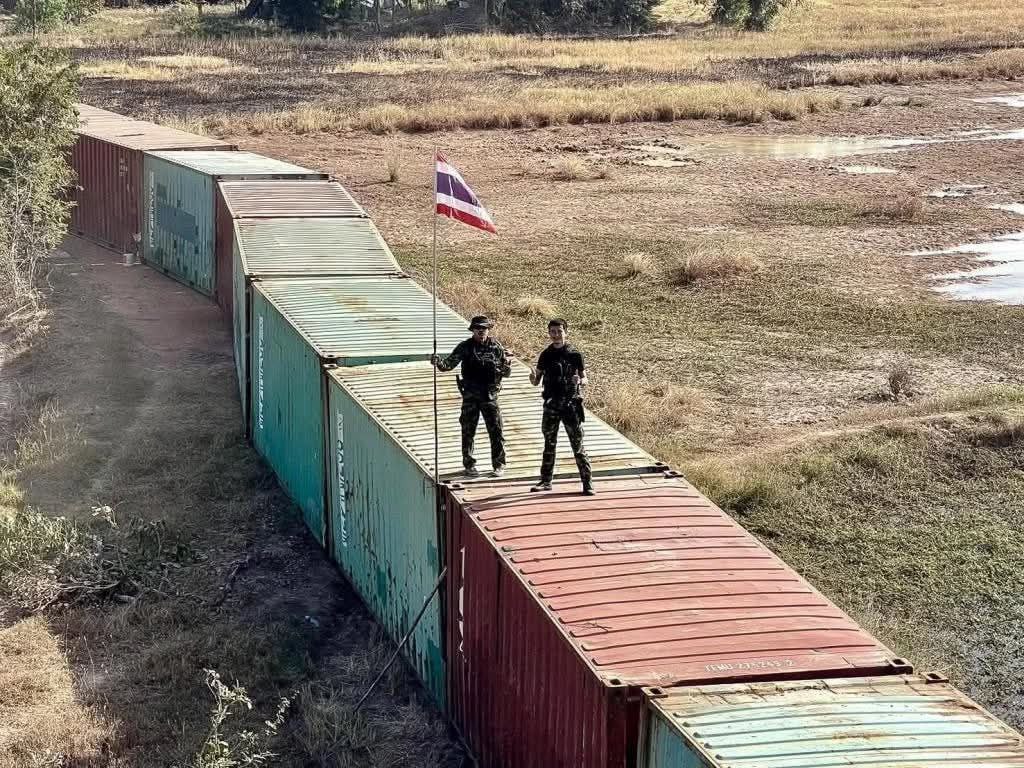 យោធាថៃ ចូលមកដាក់ទូរកុងទឺន័រក្នុងទឹកដីកម្ពុជា។ រូបភាព៖ បណ្តាញសង្គម