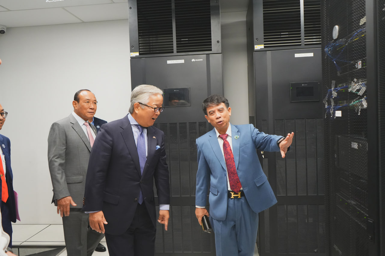 ពិធីប្រគល់-ទទួល នៃប្រព័ន្ធចុះបញ្ជី និងគ្រប់គ្រងព័ត៌មានអ្នកបោះឆ្នោត។ រូបភាព៖ គ.ជ.ប