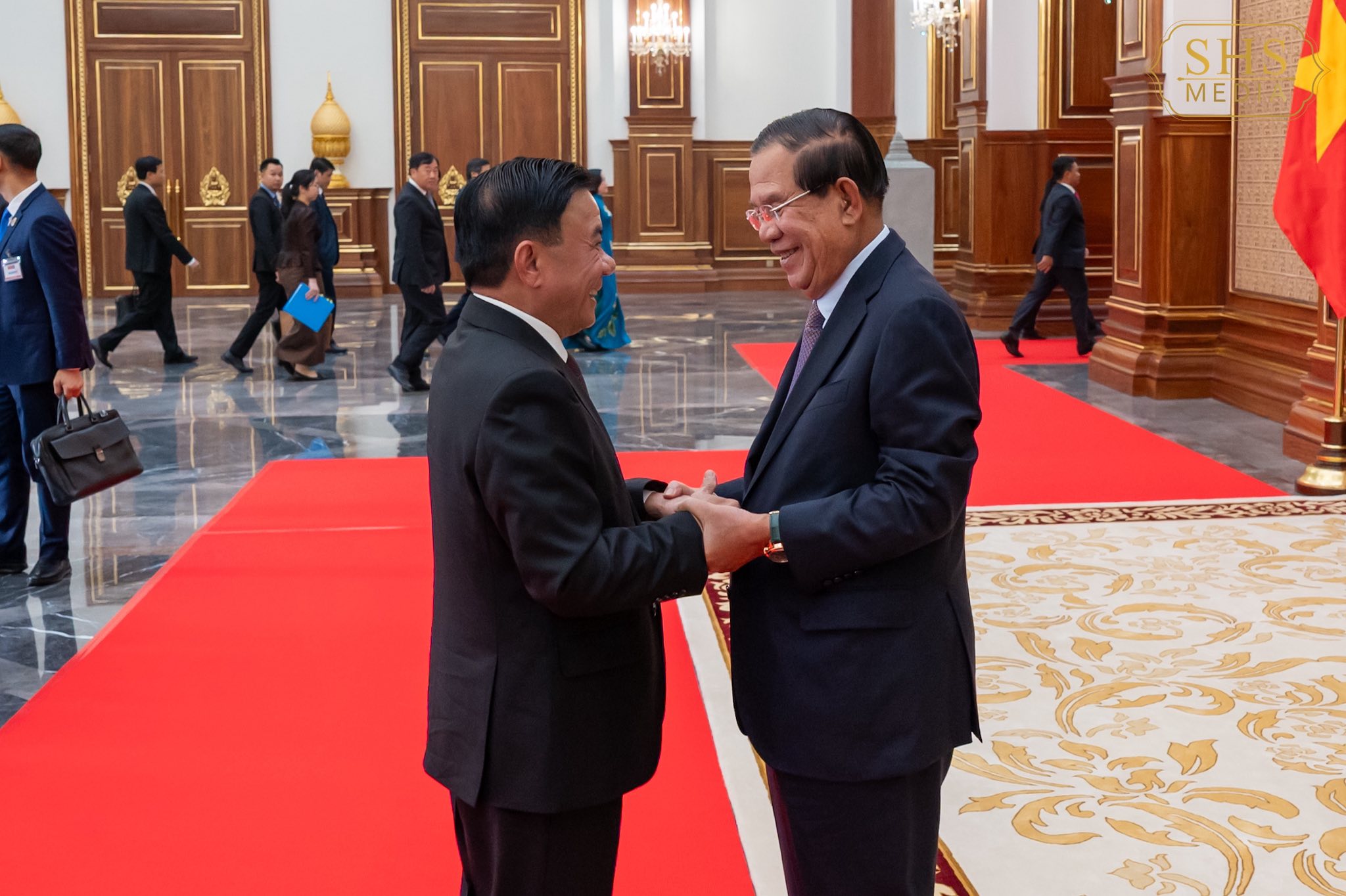 សម្តេចតេជោ ហ៊ុន សែន និងលោក ត្រាន់ កឹមទូ (Tran Cam Tu)