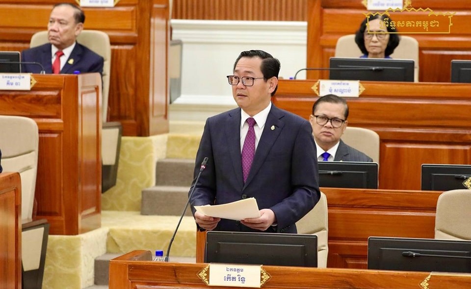 លោក កើត រិទ្ធ ឡើងការពារសេចក្តីព្រាងច្បាប់ក្នុងព្រឹទ្ធសភា។&nbsp;